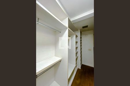 Apartamento à venda com 132m², 2 quartos e 2 vagasCloset da suíte 1