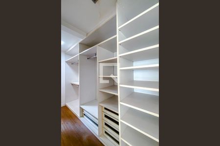 Apartamento à venda com 132m², 2 quartos e 2 vagasCloset da suíte 1