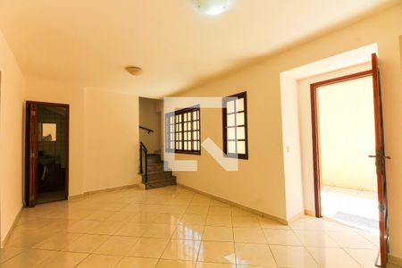 Sala de casa de condomínio para alugar com 3 quartos, 156m² em Chácara Seis de Outubro, São Paulo