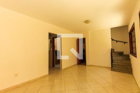 Sala de casa de condomínio para alugar com 3 quartos, 156m² em Chácara Seis de Outubro, São Paulo