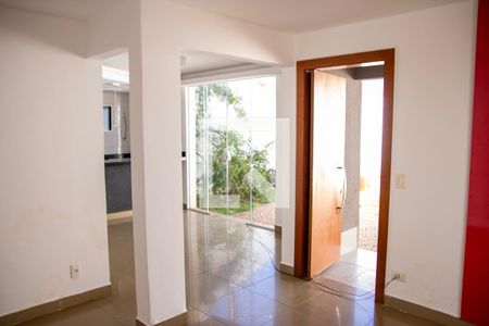 Sala de casa para alugar com 2 quartos, 152m² em Parque das Laranjeiras, Goiânia