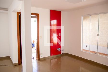 Sala de casa para alugar com 2 quartos, 152m² em Parque das Laranjeiras, Goiânia