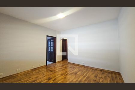 Sala de casa para alugar com 4 quartos, 125m² em Jardim Alzira, São Paulo