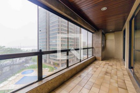 Varanda de apartamento para alugar com 4 quartos, 141m² em Barra da Tijuca, Rio de Janeiro