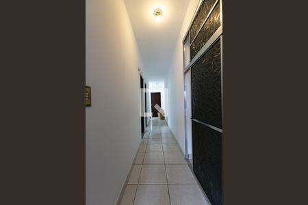 Casa para alugar com 490m², 4 quartos e 3 vagasCorredor / Quartos 