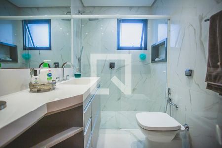 Apartamento à venda com 234m², 4 quartos e 4 vagas Apartamento à venda com 234m², 4 quartos e 4 vagasBanheiro Suíte