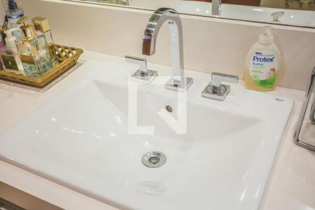 Apartamento à venda com 234m², 4 quartos e 4 vagas Apartamento à venda com 234m², 4 quartos e 4 vagasBanheiro Suíte