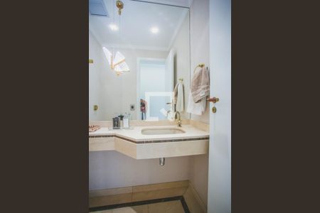 Apartamento à venda com 234m², 4 quartos e 4 vagas Apartamento à venda com 234m², 4 quartos e 4 vagasLavabo