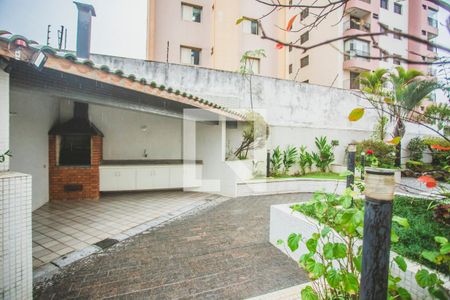 Apartamento à venda com 234m², 4 quartos e 4 vagas Apartamento à venda com 234m², 4 quartos e 4 vagasÁrea comum - Churrasqueira
