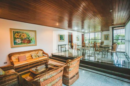 Apartamento à venda com 234m², 4 quartos e 4 vagas Apartamento à venda com 234m², 4 quartos e 4 vagasÁrea comum - Salão de festas