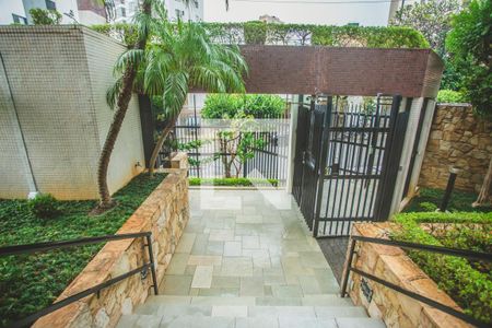 Apartamento à venda com 234m², 4 quartos e 4 vagas Apartamento à venda com 234m², 4 quartos e 4 vagasHall de Entrada