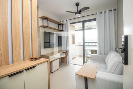 Sala, TV, ventilador de teto, armários de apartamento para alugar com 2 quartos, 40m² em Moema, São Paulo