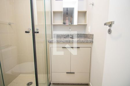 Banheiro, armário   de apartamento para alugar com 2 quartos, 40m² em Moema, São Paulo