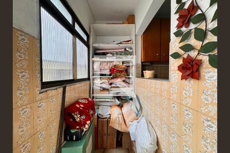 Casa à venda com 247m², 3 quartos e 4 vagasDespensa 