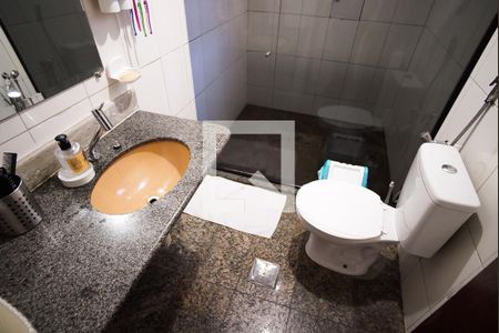 Casa à venda com 498m², 5 quartos e 8 vagas Casa à venda com 498m², 5 quartos e 8 vagasBanheiro 2