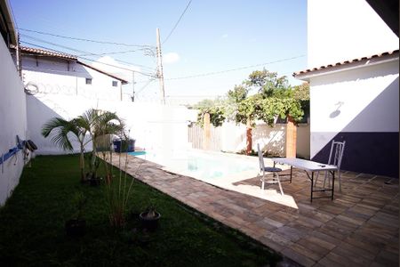Casa à venda com 498m², 5 quartos e 8 vagas Casa à venda com 498m², 5 quartos e 8 vagasQuintal Piscina