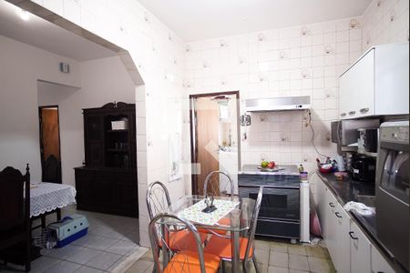 Casa à venda com 498m², 5 quartos e 8 vagas Casa à venda com 498m², 5 quartos e 8 vagasCozinha