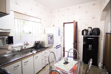 Casa à venda com 498m², 5 quartos e 8 vagas Casa à venda com 498m², 5 quartos e 8 vagasCozinha