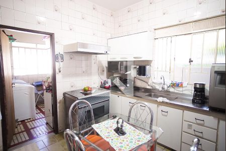 Casa à venda com 498m², 5 quartos e 8 vagas Casa à venda com 498m², 5 quartos e 8 vagasCozinha