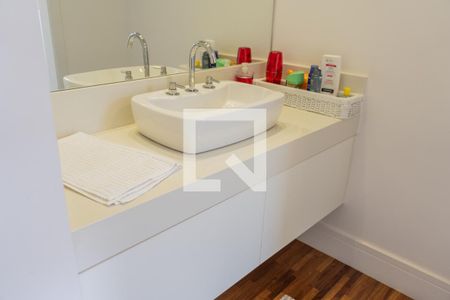 Casa à venda com 300m², 5 quartos e 4 vagas Casa à venda com 300m², 5 quartos e 4 vagasBanheiro 1