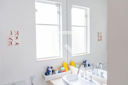 Casa à venda com 300m², 5 quartos e 4 vagas Casa à venda com 300m², 5 quartos e 4 vagasBanheiro 2