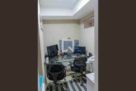 Casa à venda com 300m², 5 quartos e 4 vagas Casa à venda com 300m², 5 quartos e 4 vagasEscritório