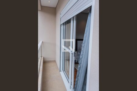 Casa à venda com 300m², 5 quartos e 4 vagas Casa à venda com 300m², 5 quartos e 4 vagasVaranda