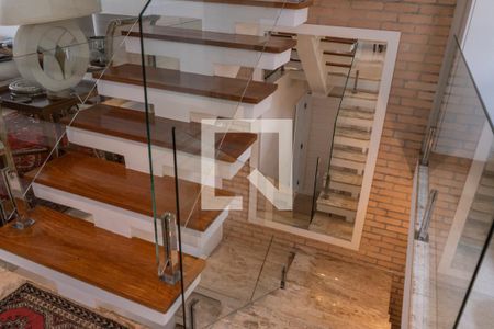 Casa à venda com 300m², 5 quartos e 4 vagas Casa à venda com 300m², 5 quartos e 4 vagasEscada