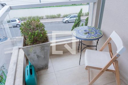 Casa à venda com 300m², 5 quartos e 4 vagas Casa à venda com 300m², 5 quartos e 4 vagasVaranda