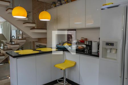 Casa à venda com 300m², 5 quartos e 4 vagas Casa à venda com 300m², 5 quartos e 4 vagasCozinha