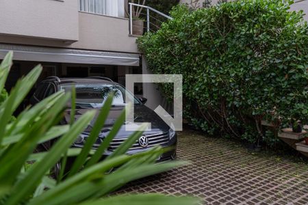 Casa à venda com 300m², 5 quartos e 4 vagas Casa à venda com 300m², 5 quartos e 4 vagasGaragem