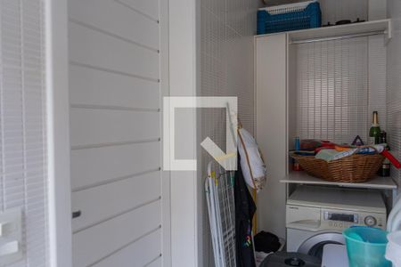 Casa à venda com 300m², 5 quartos e 4 vagas Casa à venda com 300m², 5 quartos e 4 vagasÁrea de Serviço