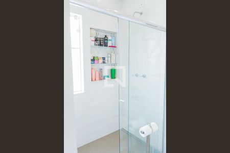 Casa à venda com 300m², 5 quartos e 4 vagas Casa à venda com 300m², 5 quartos e 4 vagasBanheiro 4