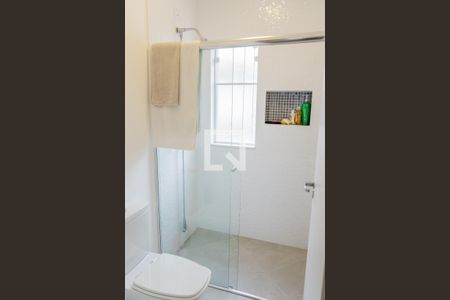 Casa à venda com 300m², 5 quartos e 4 vagas Casa à venda com 300m², 5 quartos e 4 vagasBanheiro 1