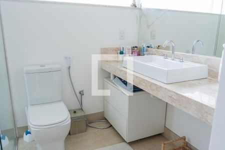 Casa à venda com 300m², 5 quartos e 4 vagas Casa à venda com 300m², 5 quartos e 4 vagasBanheiro 3