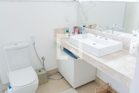 Casa à venda com 300m², 5 quartos e 4 vagas Casa à venda com 300m², 5 quartos e 4 vagasBanheiro 3