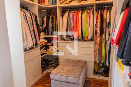 Casa à venda com 300m², 5 quartos e 4 vagas Casa à venda com 300m², 5 quartos e 4 vagasCloset