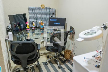 Casa à venda com 300m², 5 quartos e 4 vagas Casa à venda com 300m², 5 quartos e 4 vagasEscritório