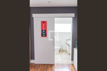 Casa à venda com 300m², 5 quartos e 4 vagas Casa à venda com 300m², 5 quartos e 4 vagasBanheiro 3