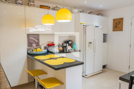 Casa à venda com 300m², 5 quartos e 4 vagas Casa à venda com 300m², 5 quartos e 4 vagasCozinha