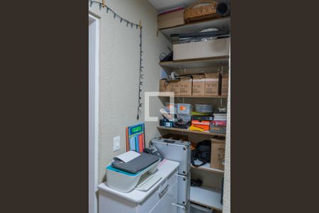 Casa à venda com 300m², 5 quartos e 4 vagas Casa à venda com 300m², 5 quartos e 4 vagasEscritório