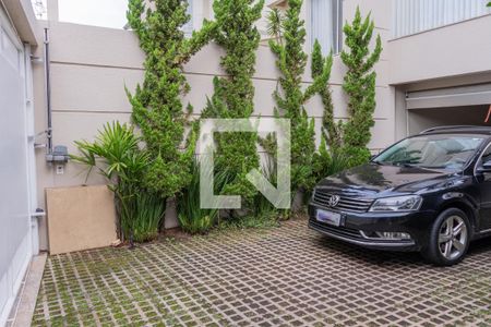 Casa à venda com 300m², 5 quartos e 4 vagas Casa à venda com 300m², 5 quartos e 4 vagasGaragem