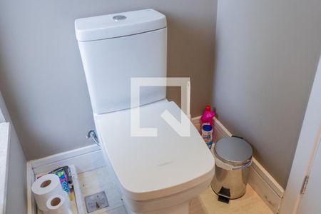 Casa à venda com 300m², 5 quartos e 4 vagas Casa à venda com 300m², 5 quartos e 4 vagasLavabo