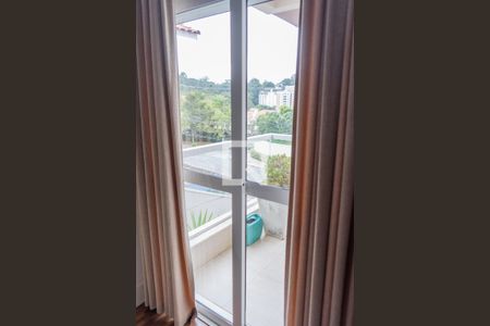 Casa à venda com 300m², 5 quartos e 4 vagas Casa à venda com 300m², 5 quartos e 4 vagasVaranda