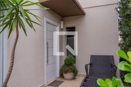 Casa à venda com 300m², 5 quartos e 4 vagas Casa à venda com 300m², 5 quartos e 4 vagasEntrada