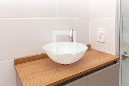 Banheiro de kitnet/studio para alugar com 1 quarto, 28m² em Chácara Seis de Outubro, São Paulo