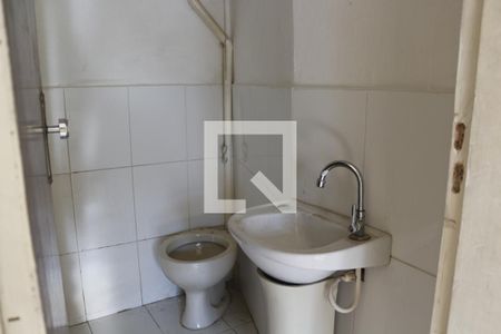 Banheiro da suite de casa para alugar com 1 quarto, 50m² em Jardim Vitória, Belo Horizonte