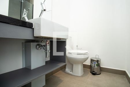 Banheiro, louça sanitária  de apartamento à venda com 1 quarto, 22m² em Indianópolis, São Paulo