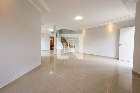 Casa de condomínio para alugar com 342m², 5 quartos e 2 vagasSala