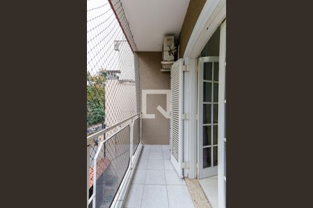 Casa à venda com 229m², 3 quartos e 8 vagas Casa à venda com 229m², 3 quartos e 8 vagasSacada da Suíte